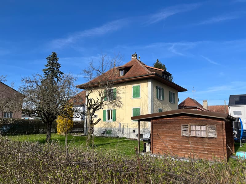 VERY NICE DUPLEX WITH LARGE PRIVATE GARDEN (7)