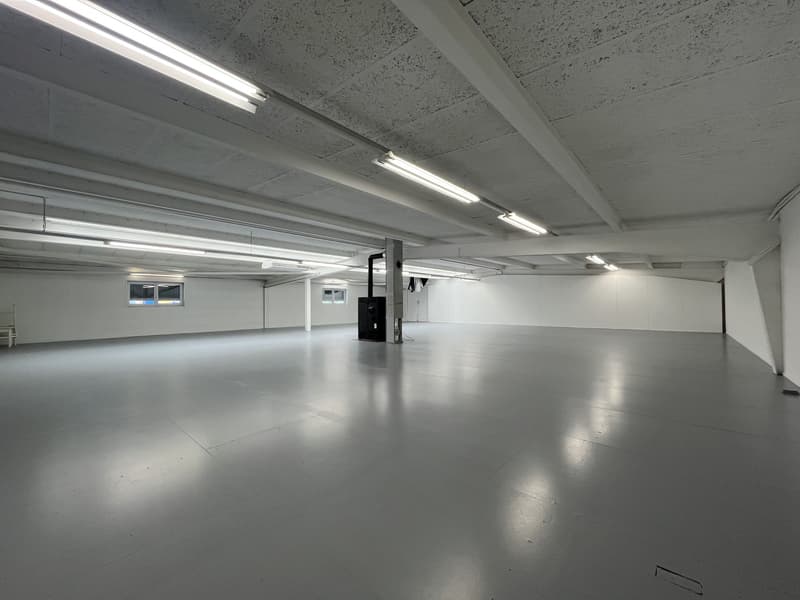 IDEALLY LOCATED, CLOSE TO MAIN ROADS (9)