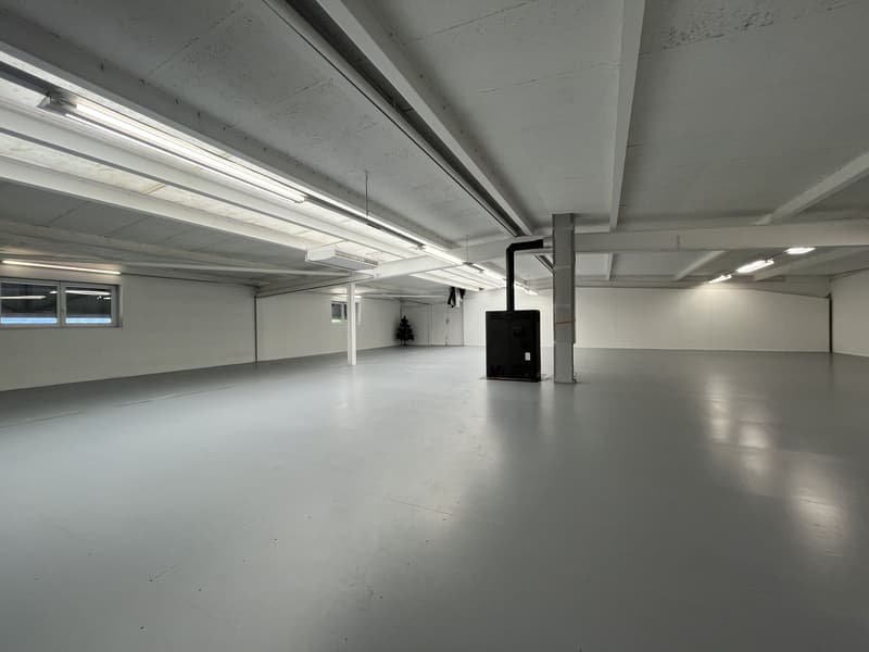IDEALLY LOCATED, CLOSE TO MAIN ROADS (8)