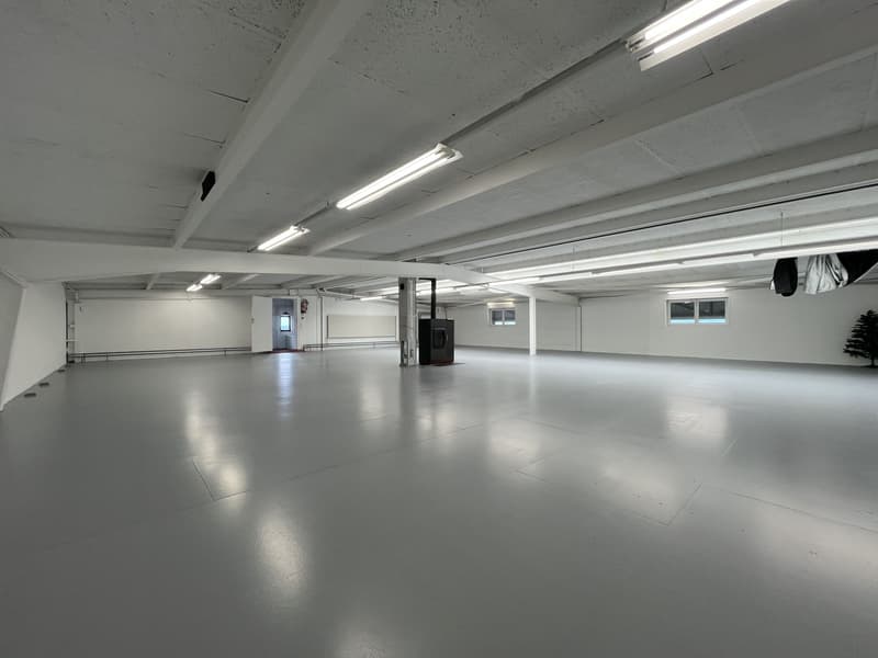 IDEALLY LOCATED, CLOSE TO MAIN ROADS (10)