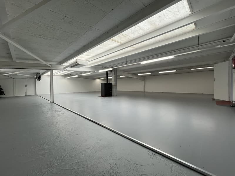 IDEALLY LOCATED, CLOSE TO MAIN ROADS (6)