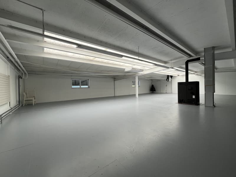 IDEALLY LOCATED, CLOSE TO MAIN ROADS (5)