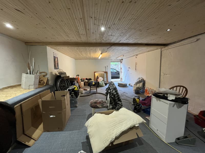 VERY SPACIOUS, WELL LAID OUT (2)