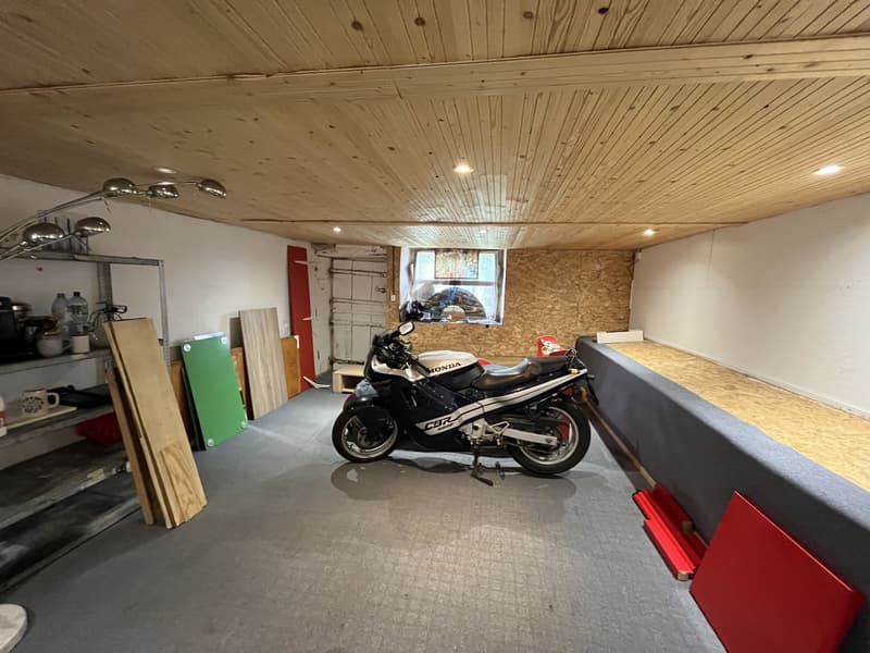 VERY SPACIOUS, WELL LAID OUT (1)