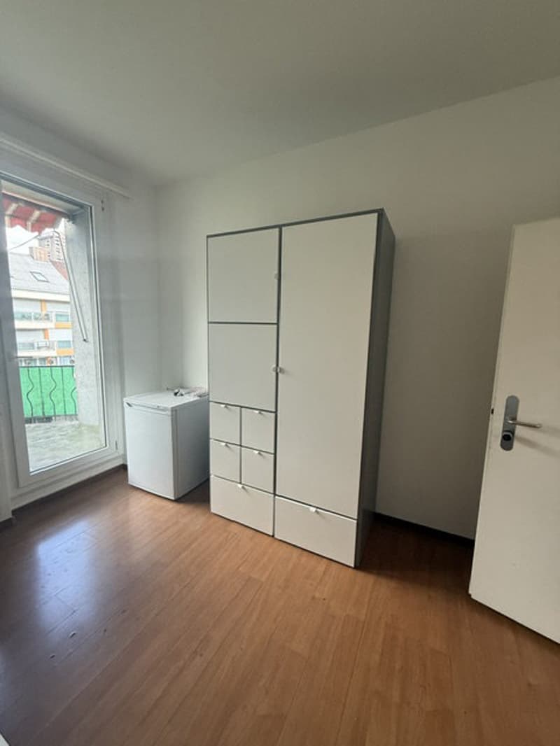 Chambre meublée avec balcon à Zurich à louer (2)