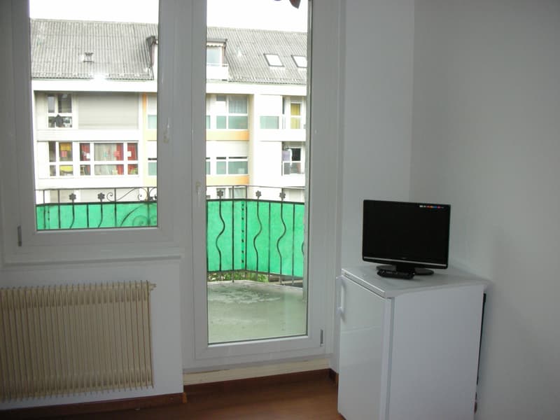 Chambre meublée avec balcon à Zurich à louer (4)