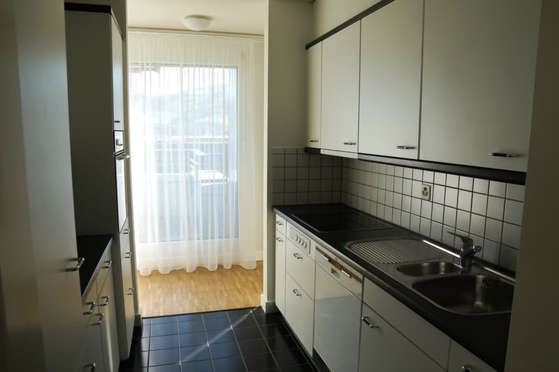 Exklusive möblierte 3.5 Zimmer Stadtwohnung nahe Bahnhof Zug (9)