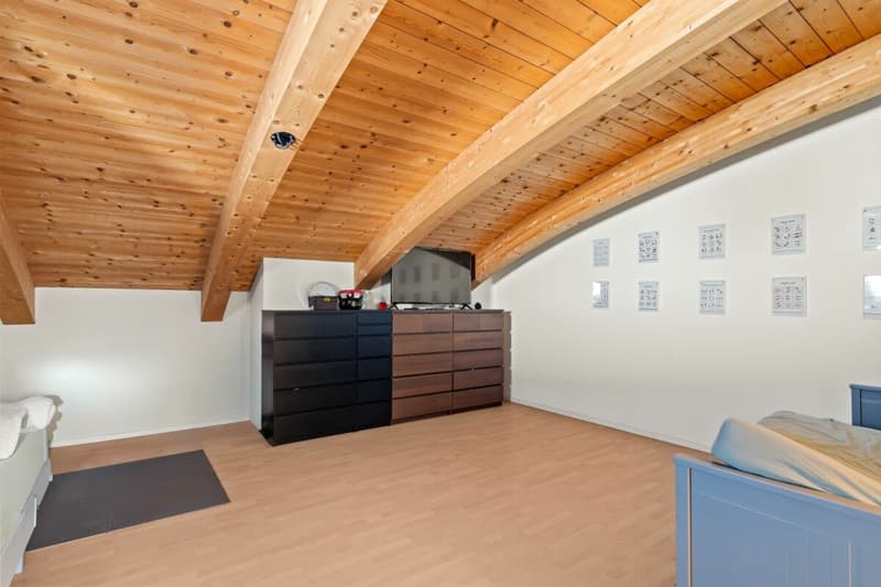 Casa a schiera distaccata in una posizione ideale con sole pomeridiano e serale (16)
