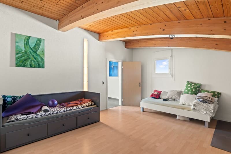 Casa a schiera distaccata in una posizione ideale con sole pomeridiano e serale (15)