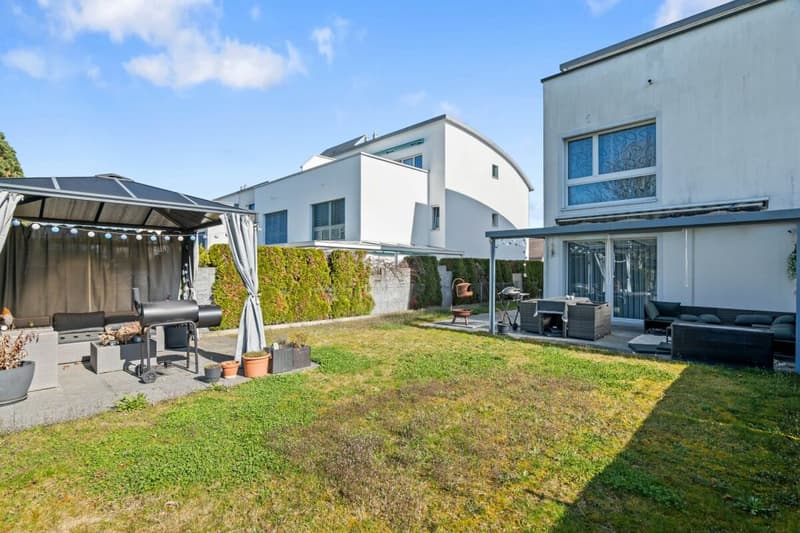 Casa a schiera distaccata in una posizione ideale con sole pomeridiano e serale (17)