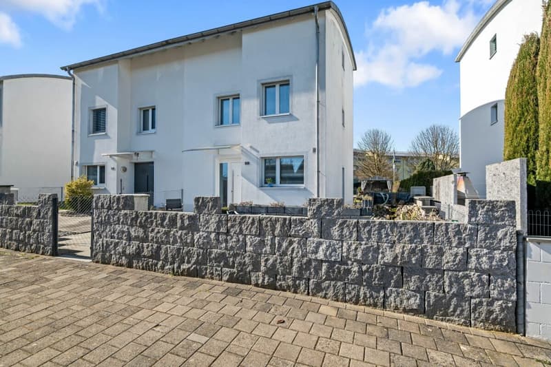 Casa a schiera distaccata in una posizione ideale con sole pomeridiano e serale (18)