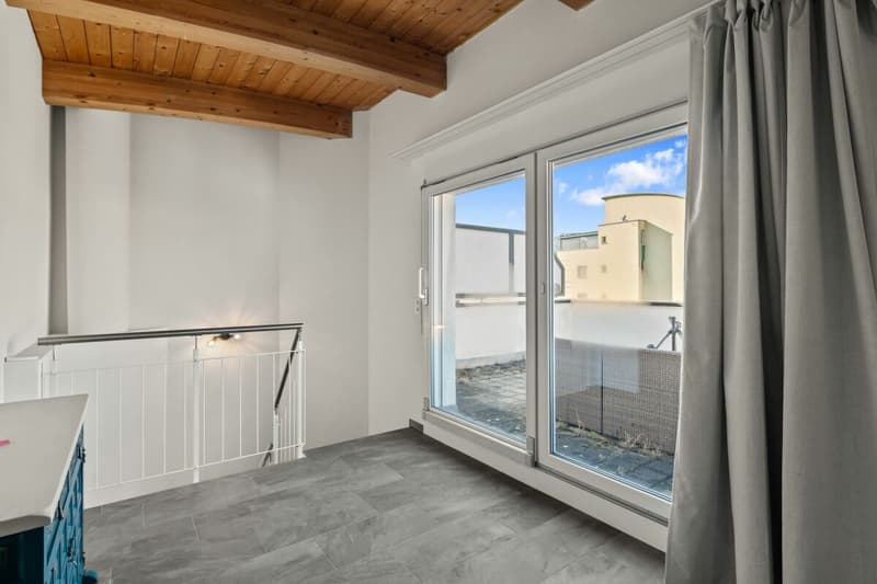 Casa a schiera distaccata in una posizione ideale con sole pomeridiano e serale (14)
