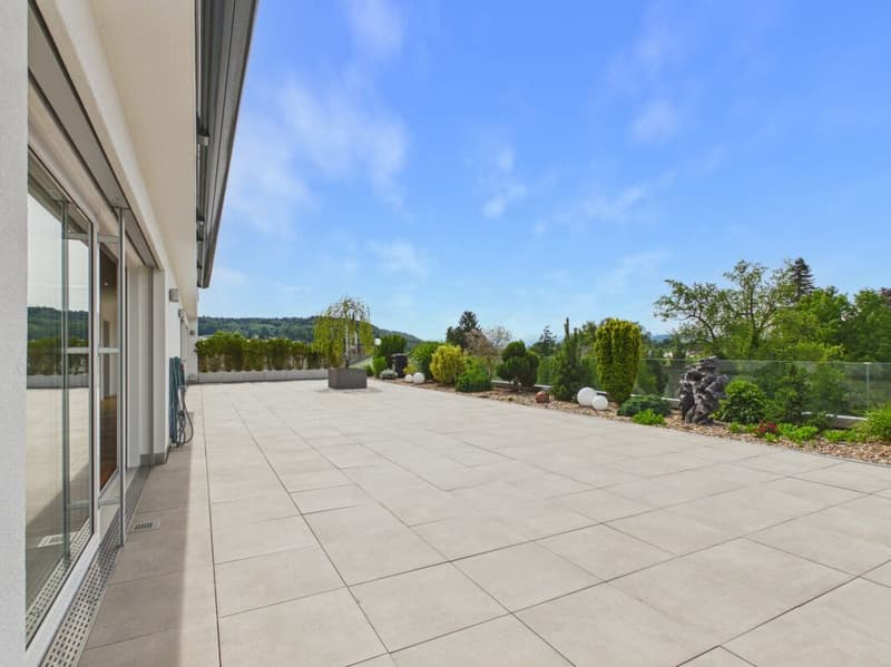 Appartamento in attico esclusivo con vari extra come una terrazza enorme e parcheggi sovradimensionati etc. (14)
