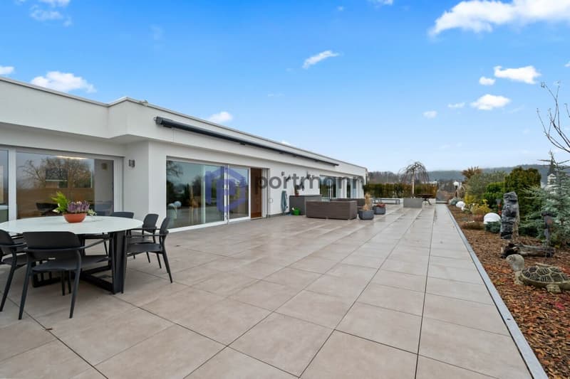Sehr gepflegte, neuwertige Attika-Wohnung mit div. Extras wie Riesen-Terrasse, Lift mit direktem Zugang in die Wohnung, übergrossen Parkplätzen usw. (16)