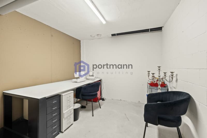 Attika-Wohnung mit div. Extras wie sehr grosszügiger Terrasse, Lift mit direktem Zugang in die Wohnung, übergrossen Parkplätzen usw. (27)