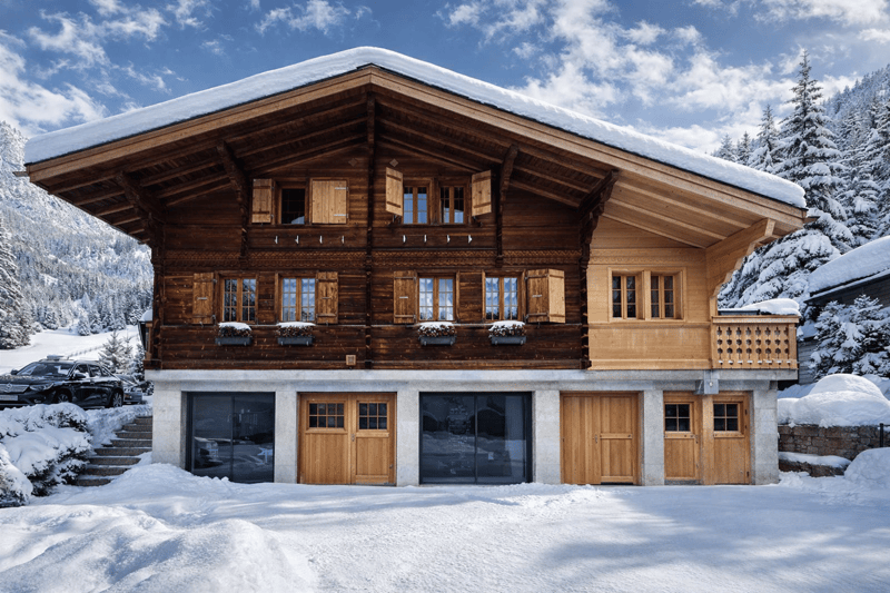 Chalet alpin enneigé à Lauenen (1).png