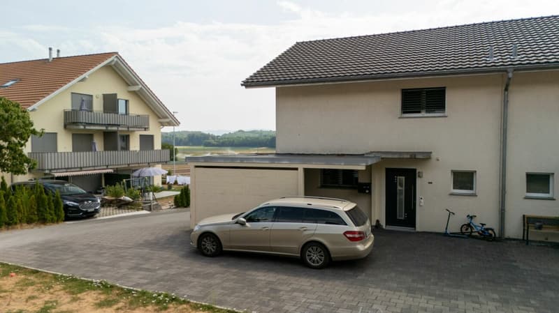 5.5 Zimmer Doppeleinfamilienhaus mit Aussicht (2)