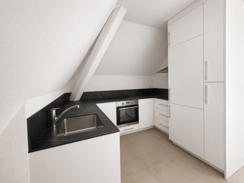 Charmante 2 Zimmer Wohnung im DG - Erstbezug nach Sanierung (3)