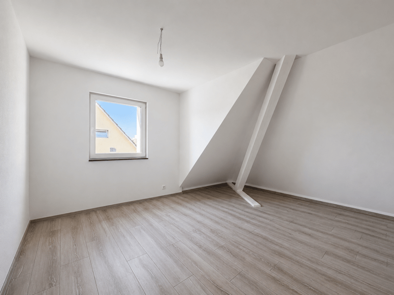 Charmante 2 Zimmer Wohnung im DG - Erstbezug nach Sanierung (2)