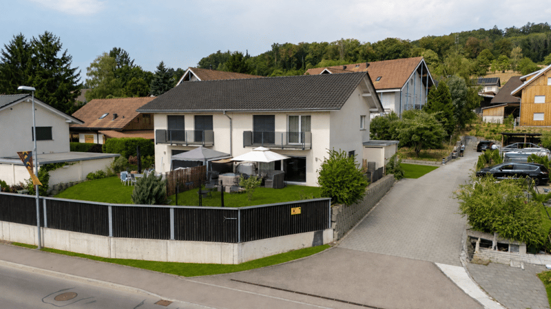 5.5 Zimmer Doppeleinfamilienhaus mit Aussicht (1)
