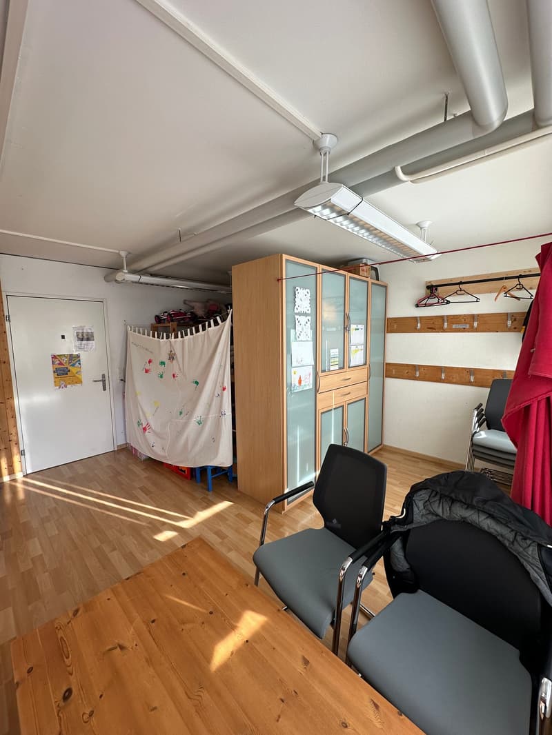 Espace commercial spacieux à louer – idéal pour une utilisation polyvalente ! (4)
