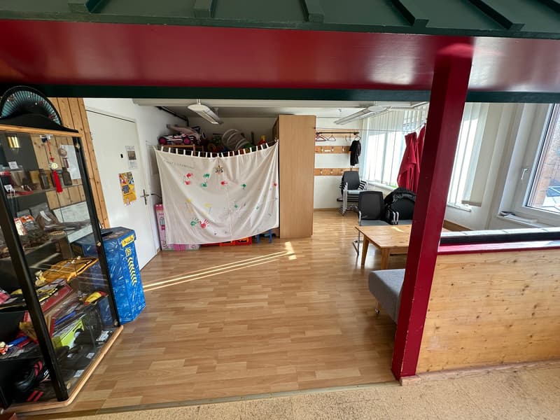 Espace commercial spacieux à louer – idéal pour une utilisation polyvalente ! (3)