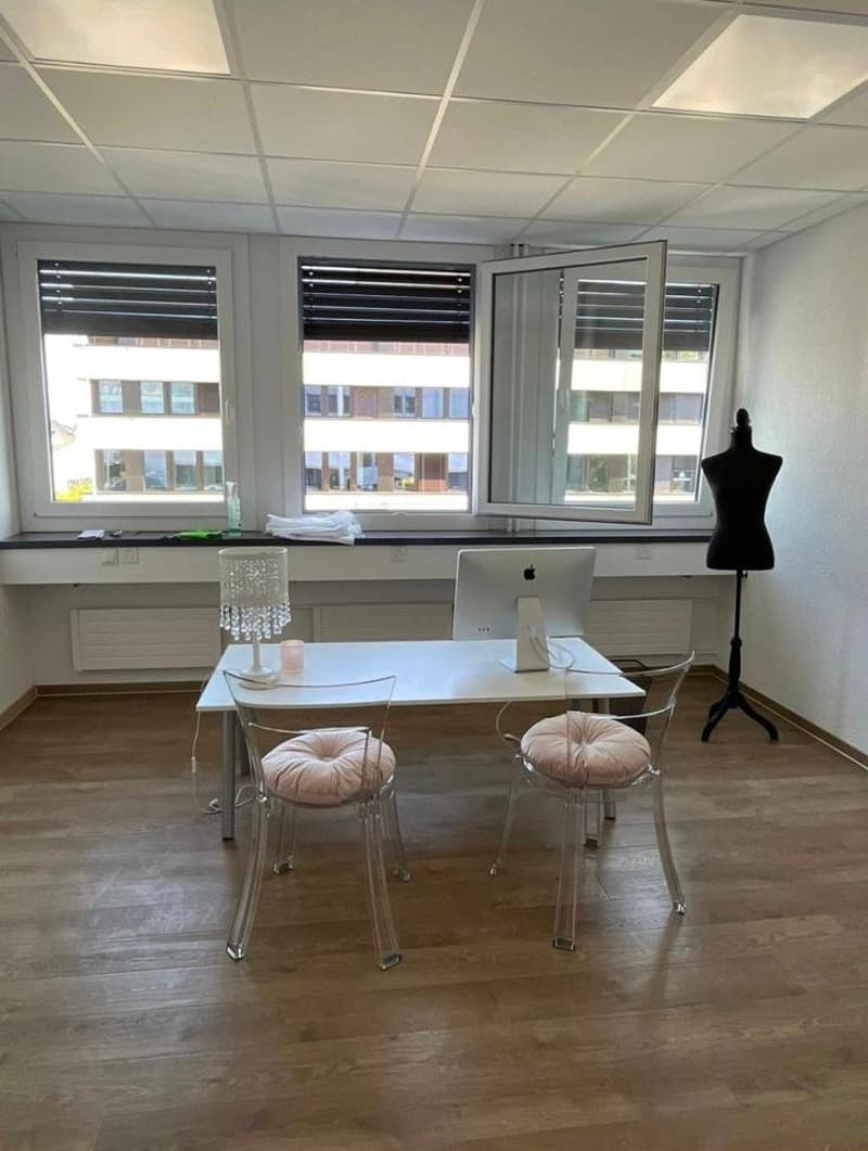 Helles Gewerbelokal im 1. OG in Egg – ideal für Retail oder Büro (2)