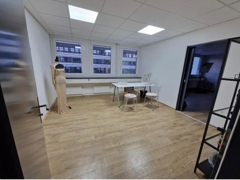 Helles Gewerbelokal im 1. OG in Egg – ideal für Retail oder Büro (3)
