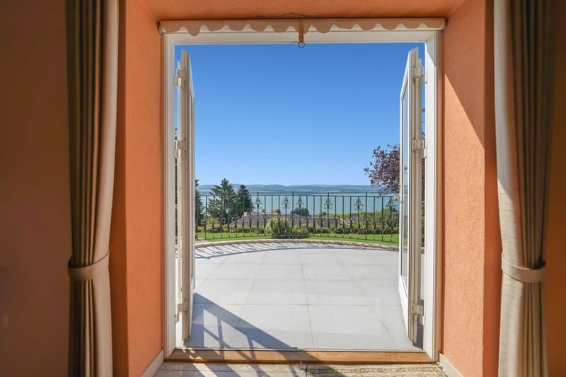 Exclusive Villa with Lake and Alpine View - on the South Slope of Lugnorre (15)