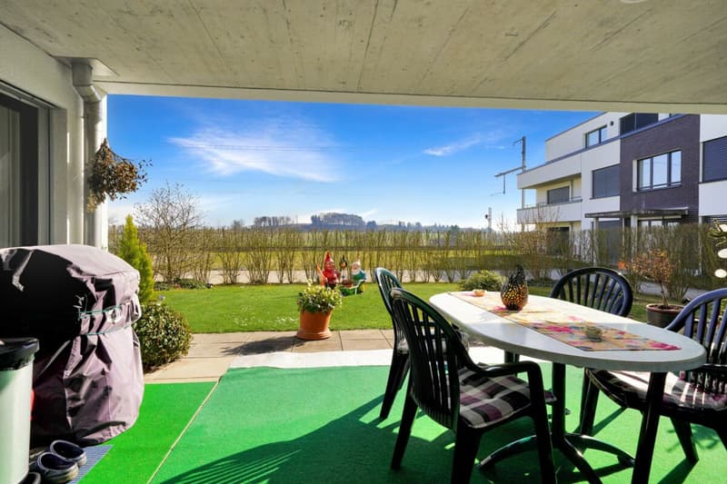 Modern, bright terrace apartment with large garden (12)