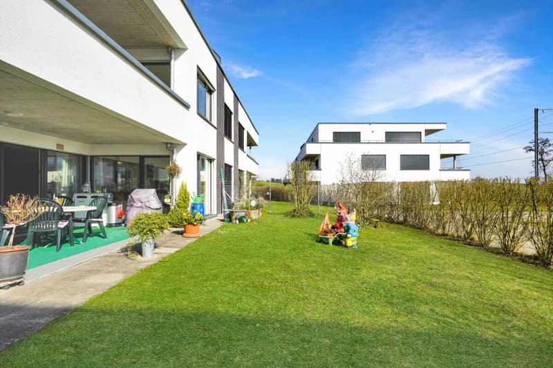 Modern, bright terrace apartment with large garden (13)