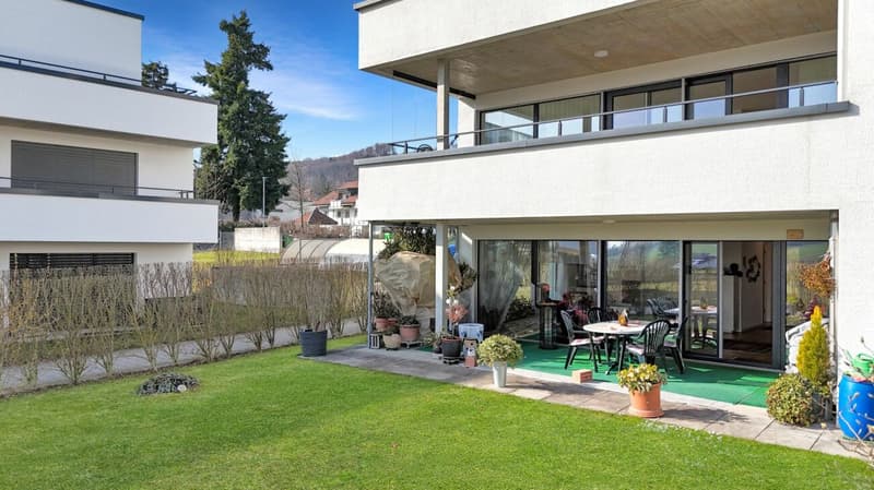 Modern, bright terrace apartment with large garden (1)
