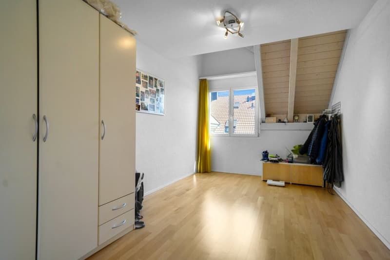 Spacious 5.5-room maisonette apartment in the heart of Studen (7)