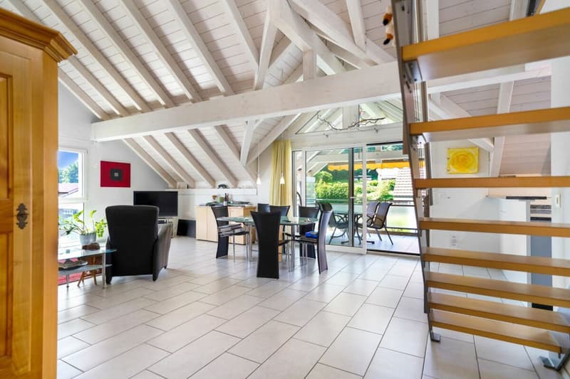 Spacious 5.5-room maisonette apartment in the heart of Studen (2)
