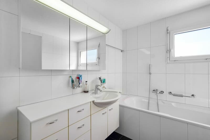 Spacious 5.5-room maisonette apartment in the heart of Studen (5)
