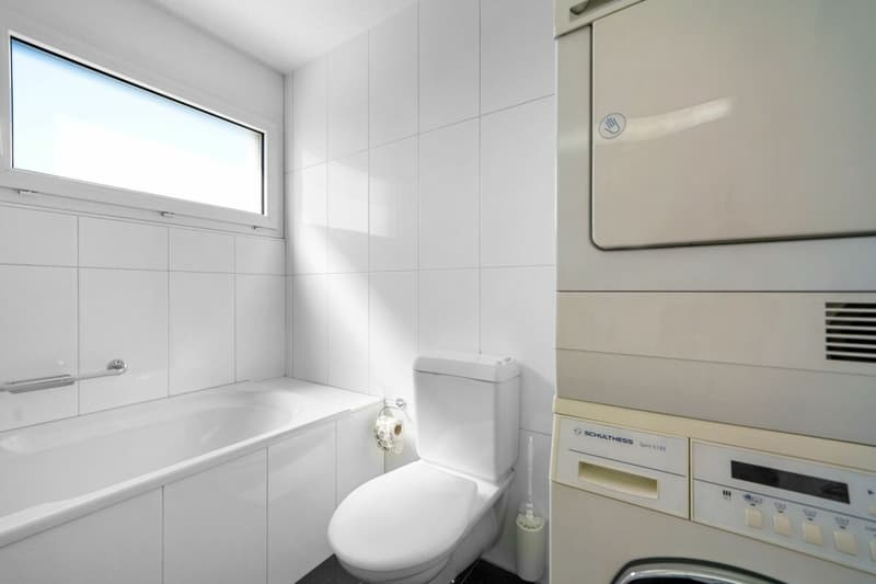 Spacious 5.5-room maisonette apartment in the heart of Studen (6)