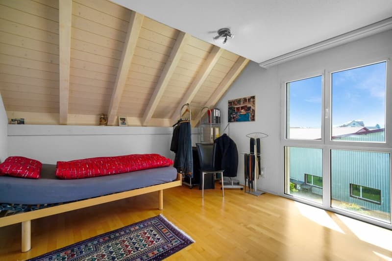 Spacious 5.5-room maisonette apartment in the heart of Studen (9)