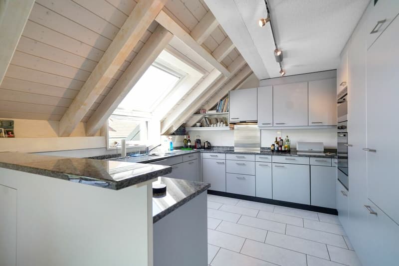 Spacious 5.5-room maisonette apartment in the heart of Studen (3)