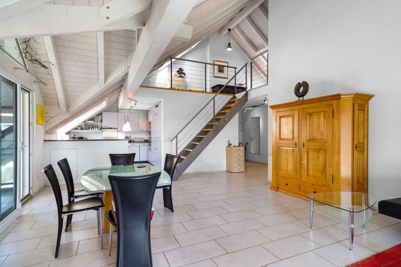 Spacious 5.5-room maisonette apartment in the heart of Studen (1)