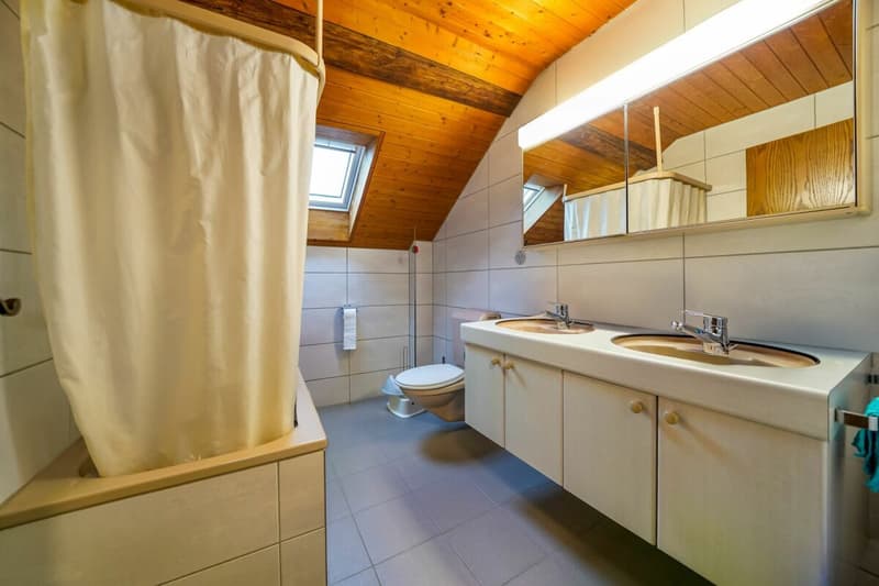 Fully rented multi-family house with 4 apartments, 5.4% gross return (4)