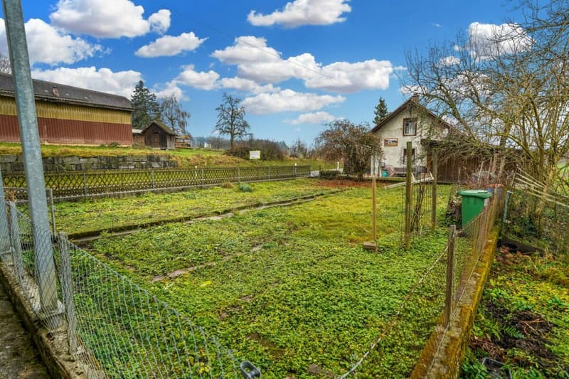 Fully rented multi-family house with 4 apartments, 5.4% gross return (11)