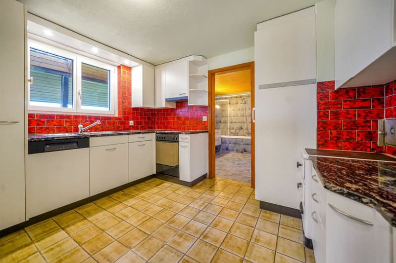 Fully rented multi-family house with 4 apartments, 5.4% gross return (6)