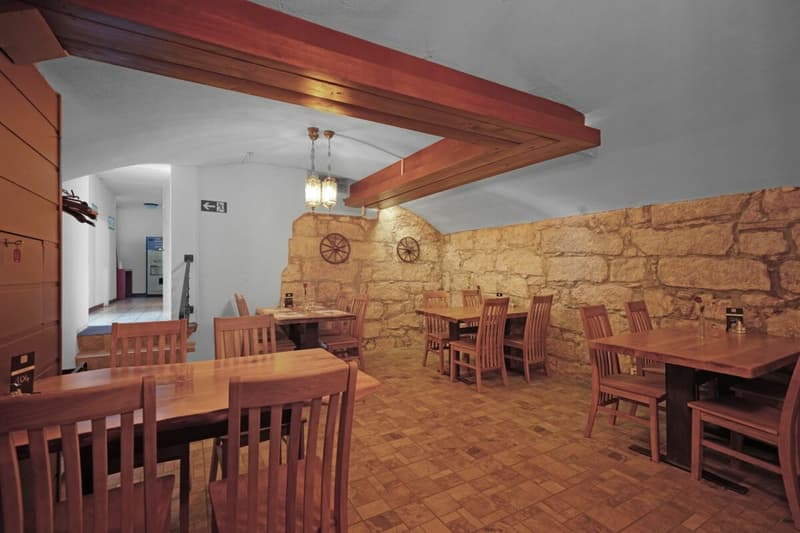 Attractive residential and commercial building with 5.3% return & development potential (8)