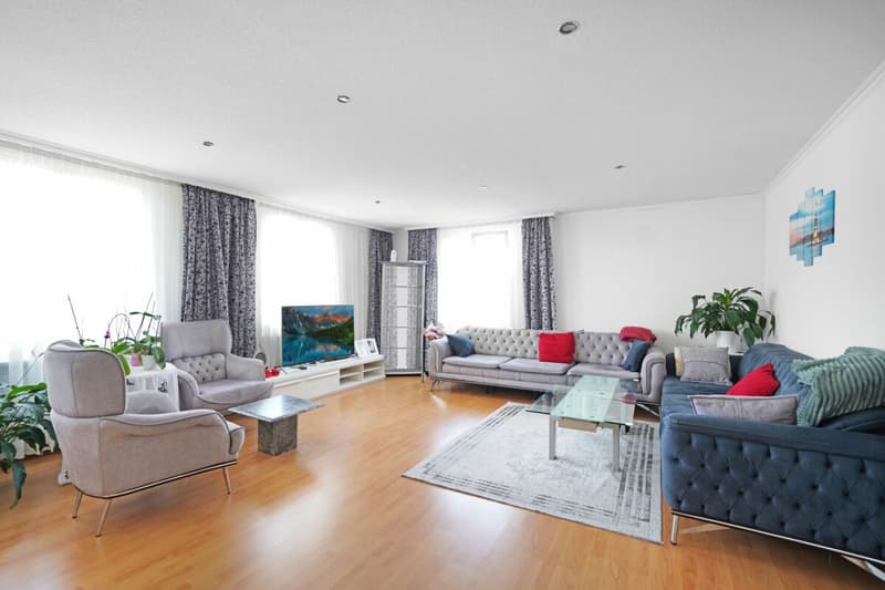 Attractive residential and commercial building with 5.3% return & development potential (13)