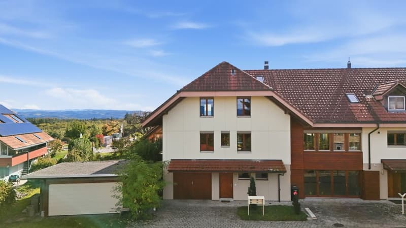 Grosszügiges Doppeleinfamilienhaus mit viel Platz und Wintergarten (1)