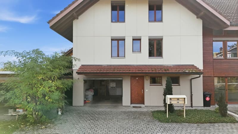 Grosszügiges Doppeleinfamilienhaus mit viel Platz und Wintergarten (2)