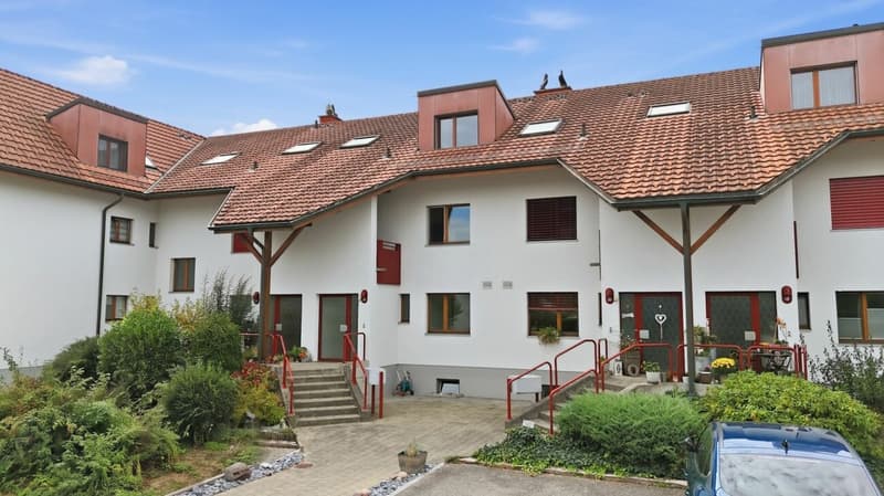 Schöne 4.5 Zimmer Duplexwohnung mit Haus-Charakter in Luterbach (2)