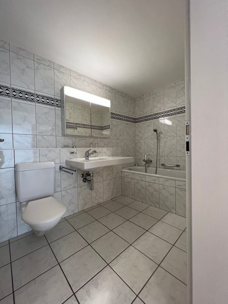 Apartment for seniors - Bright 3.5-room apartment with balcony facing southwest in the village center near Menzo Market (4)