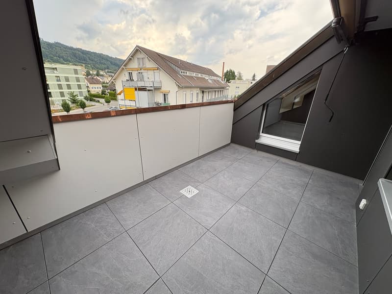 Renovierte 4.5-Zimmer-Dachwohnung mit Cheminée, Lift und Weitblick (20)