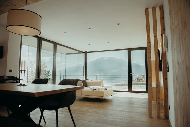 Erleben Sie luxuriöses Wohnen mit atemberaubender Aussicht in Ihrer neuen 4-Zimmer Wohnung in Sankt Leonhard bei Brixen. (2)